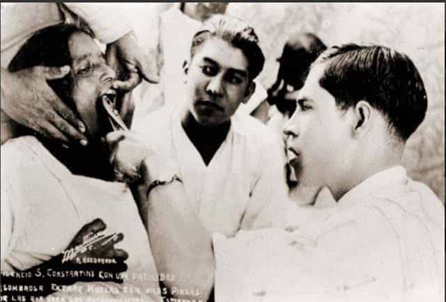 nino fidencio curando a una mujer