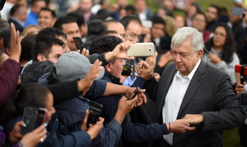 AMLO y pueblo mexicano.