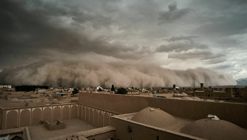 tormenta de arena en desierto