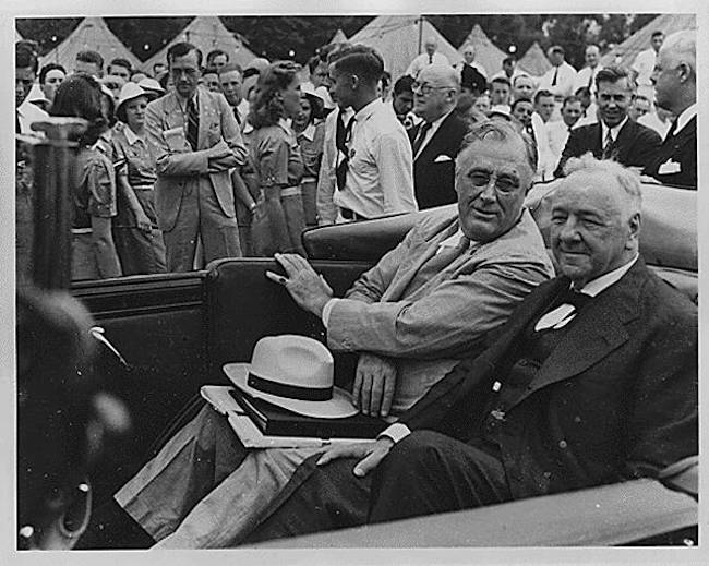 Franklin D Roosevelt y Josephus Daniels 