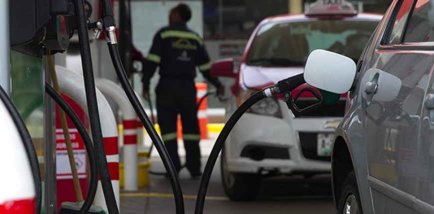Gasolina sube a precio histórico; supera los 25 pesos
