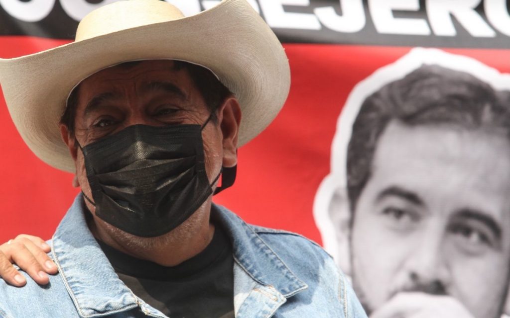 La democracia pende de un hilo
