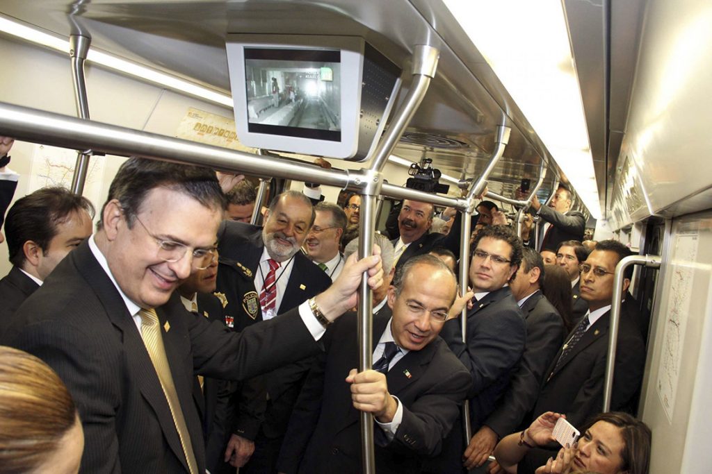 Ebrard, principal señalado en desplome del metro