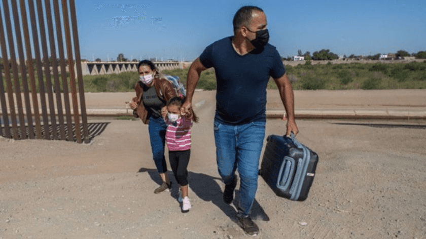 migrantes niños y adultos