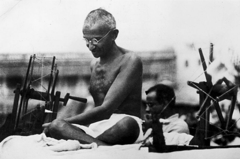 Gandhi hilando