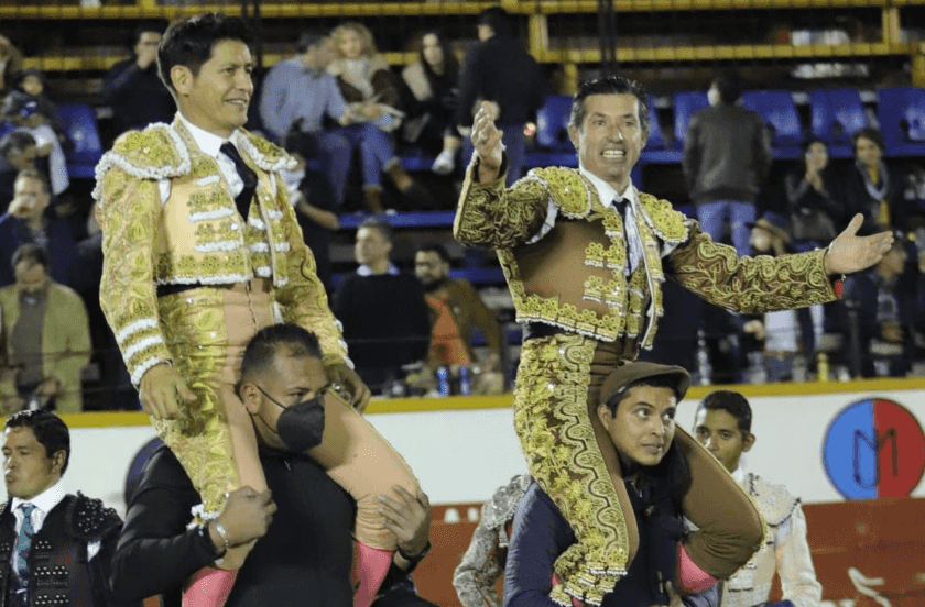 El Zapata y Jerónimo en la Plaza El Relicario, Puebla
