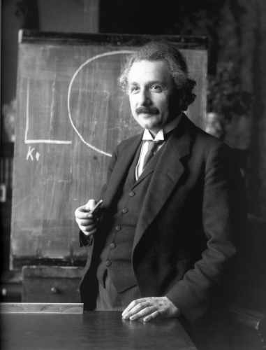 Albert Einstein el genio no nace se inventa